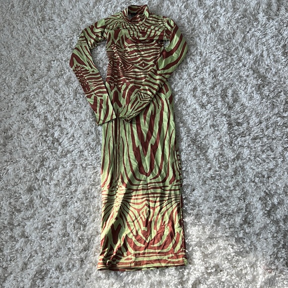 Dresses & Skirts - Neon green zebra print dress